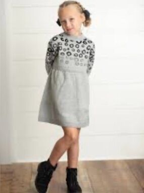 Girls’ Gray Leopard Print Sweater
Dress 6
